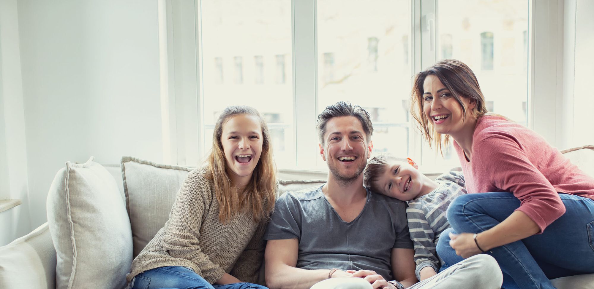 Familie in ihrer neuen Wohnung